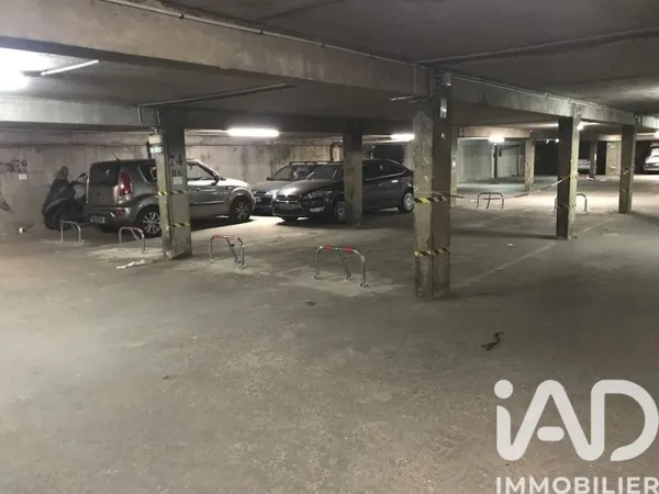 Vente Parking/garage/box 80 m²