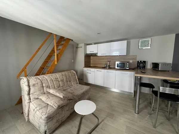 LAVAL - QUARTIER PREFECTURE APPARTEMENT DUPLEX MEUBLÉ