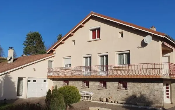 Belle maison sur terrain arboré de 5 854 m².