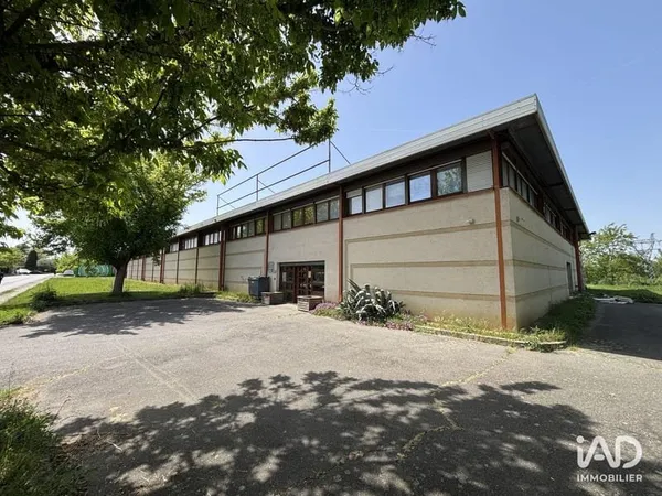 Immeuble commercial 2300 m²