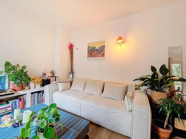 APPARTEMENT 2 PIECES EN PARFAIT ETAT VU SUR JARDIN