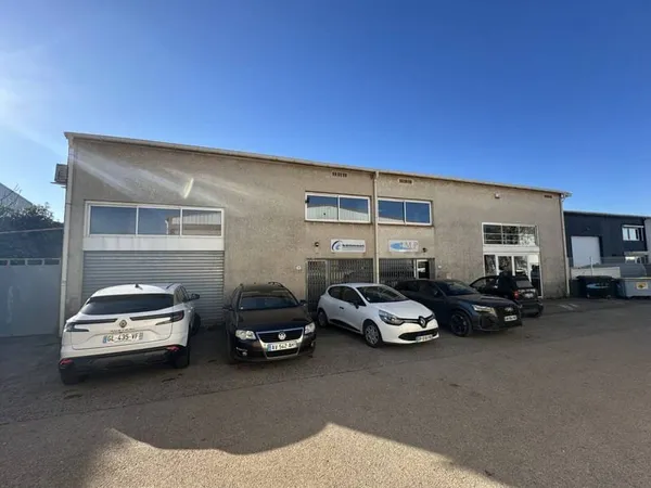 Local d'activité 800 m²
