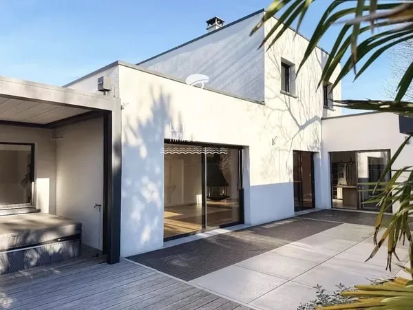 MAISON CONTEMPORAINE DE PRESTIGE - STELLA-PLAGE