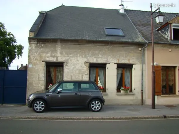 Loue maison rénovée très agréable de 100m2 avec cour fermée et grange