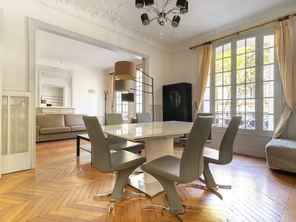 7ème - Proche Tour Eiffel - Appartement refait à neuf