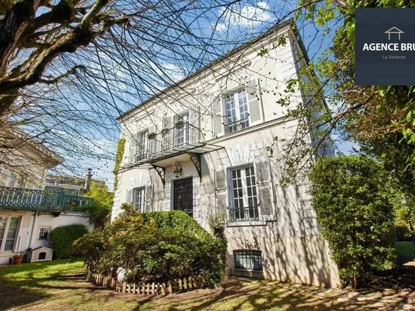 Maison 7 pièces 210 m²