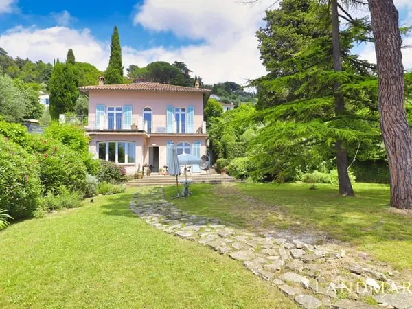 VILLA ANNEES 20 JARDIN ROMANTIQUE PROCHE CENTRE