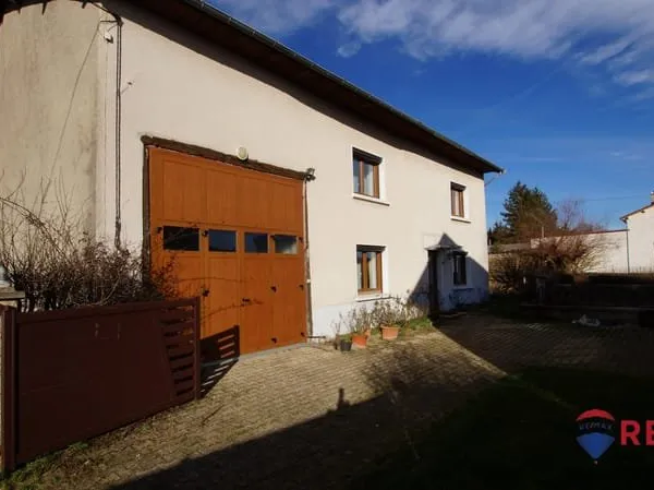 Jolie fermette au centre d'un petit hameau