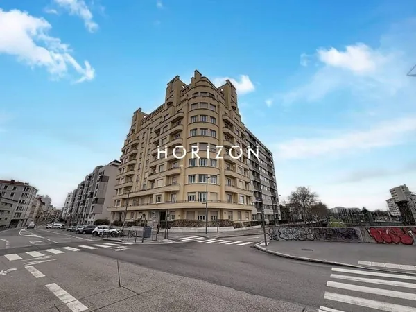 LYON 8 : appartement T3 bourgeois 80 m2, 2 CH,