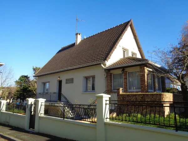 CENTRE-VILLE MAISON FAMILIALE 6 PIECES 4 CHAMBRES + VERANDA + SOUS-SOL TOTAL