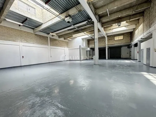 Local d'activité 1300 m²