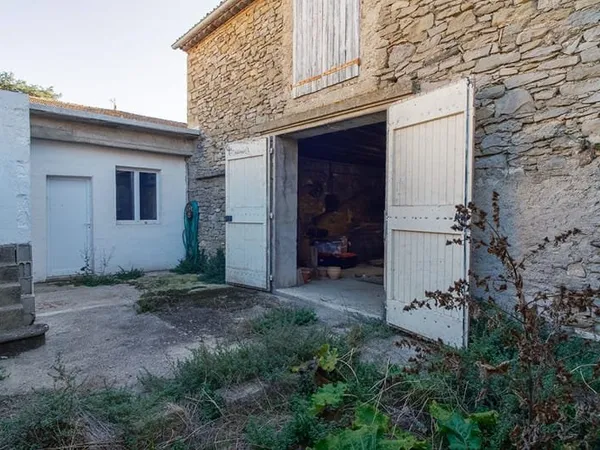 CARCASSONNE - VILLEGAILHENC Maison T6 325m² (179m²) avec cour, patio, terrasse 2 vastes garages