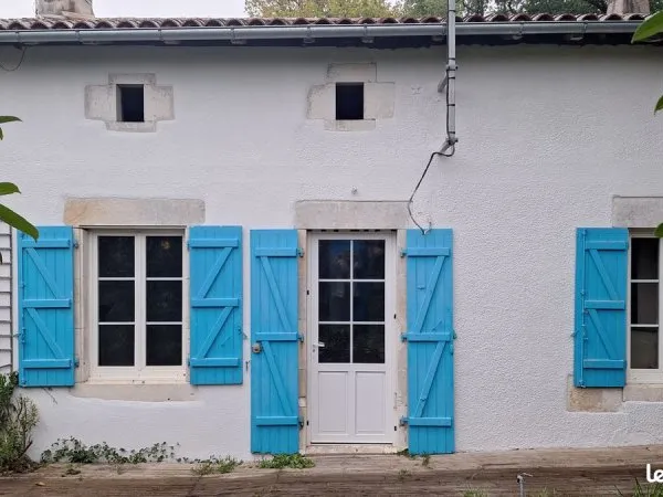 Maison avec jardin et bois
