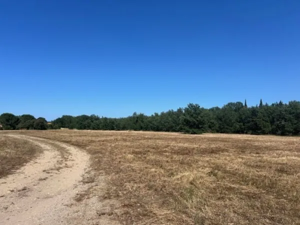 Terrain 634 m²