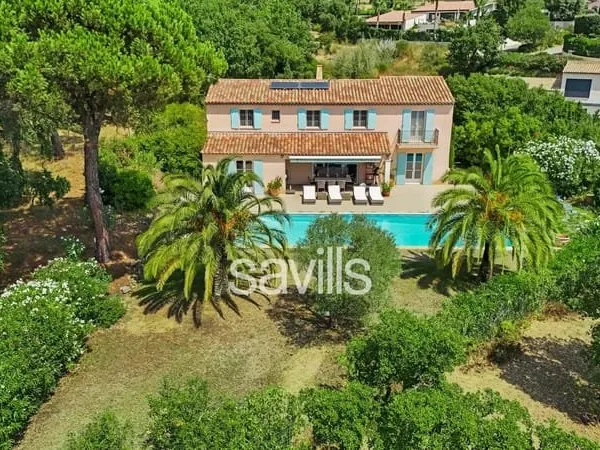 Villa de 220 m² avec piscine à proximité des plages