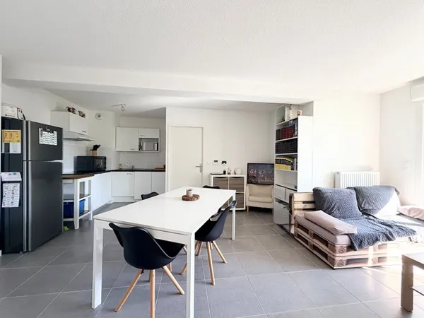 PESSAC - Appartement 4 pièce(s) - 83m2 - 3 chambres - Ascenseur - Balcons