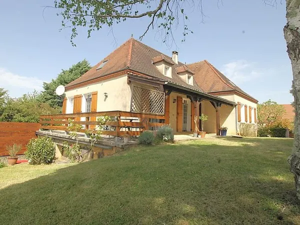 Maison de ville rénovée, à vendre, dans un quartier calme et