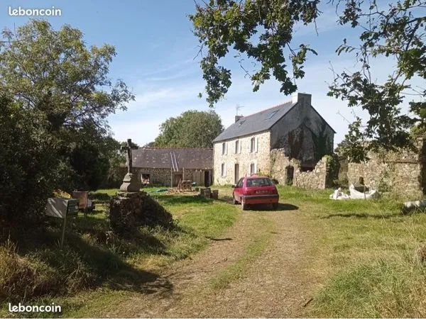 Rech ancien corps de ferme avec dépendances et terres attenantes
