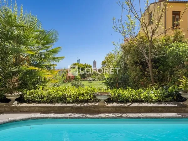 Appartement 7 pièces 231 m²