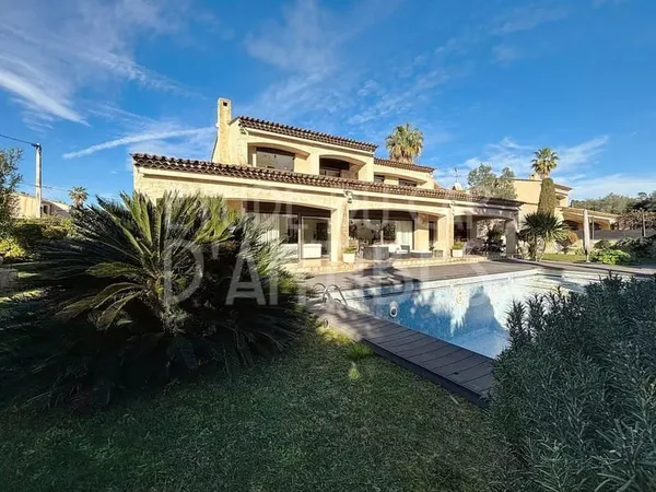 VILLA EN EXCLUSIVITE - CAP D'ANTIBES - VERSANT OUEST