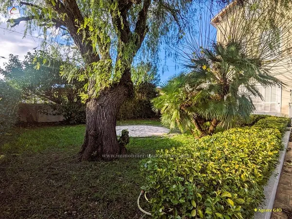 TOULON OUEST - MAISON INDIVIDUELLE DE 149 M² - DEUX APPARTEMENTS - TERRAIN 421 M²
