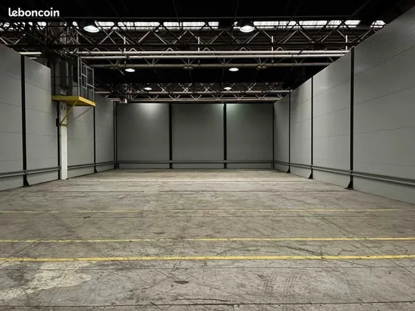 Local d'activité 945 m²