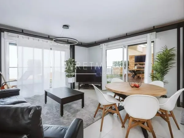 Appartement 3 pièces avec terrasse vue mer et piscine - Beausole