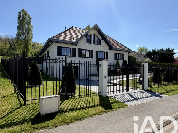 Maison 8 pièces 260 m²