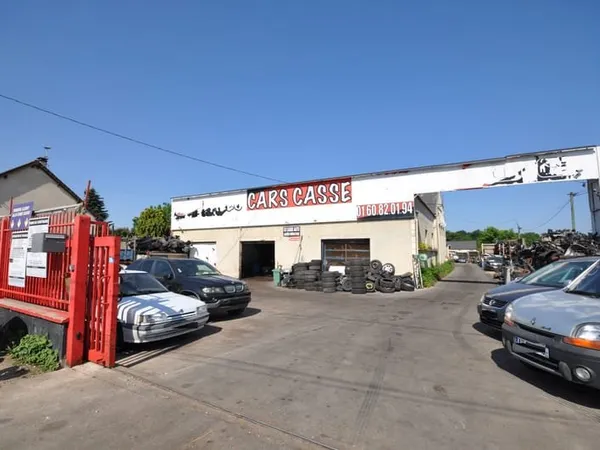 LOCAUX D'ACTIVITE + APPARTEMENT SUR AXE PASSANT