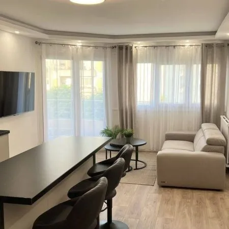 Appartement 6 pièces 12 m²
