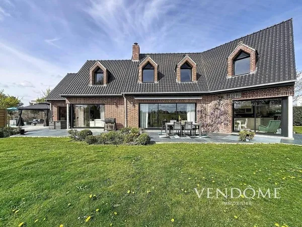 Maison 7 pièces 270 m²