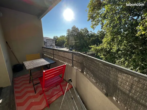 Appartement lumineux avec balcon et parking
