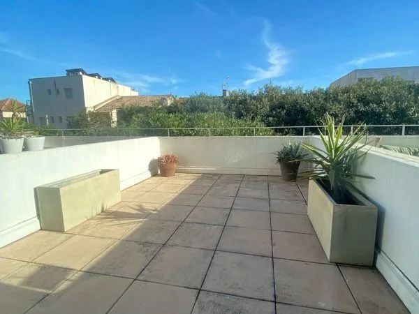 Grand studio avec coin nuit et terrasse