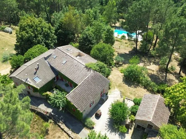 Maison 8 pièces 245 m²