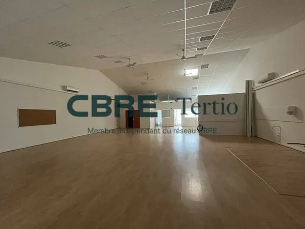 Local commercial 302 m²