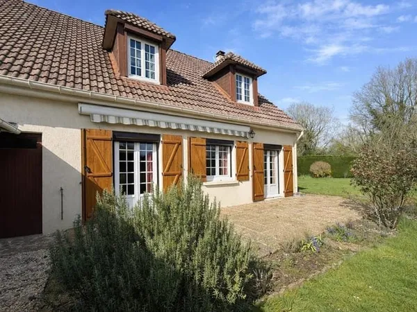Maison familial - Dépendance - Garage - Terrain 720 m²