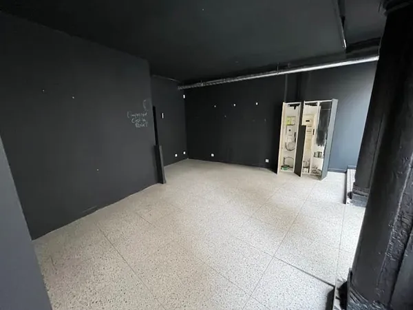 Local 83 m²