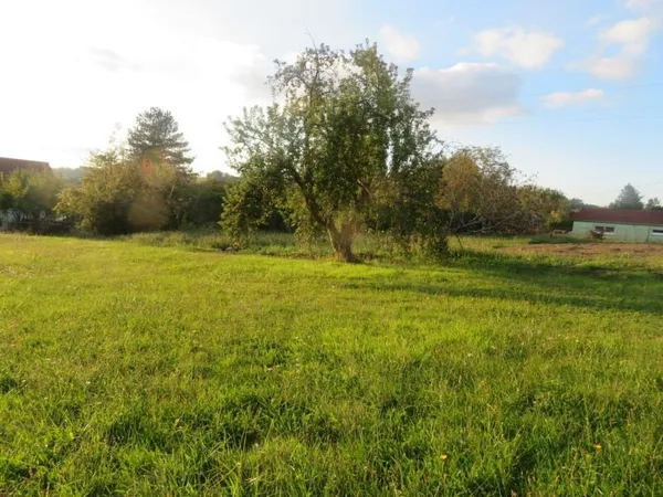 Terrain plat avec vue dominante sur la chaine des Puys