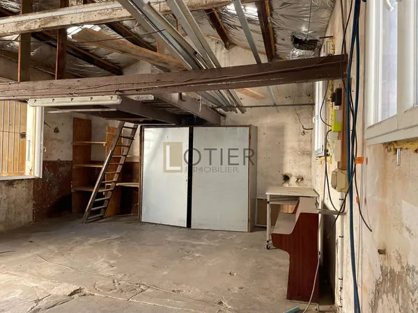 À LOUER LOCAL COMMERCIAL / GARAGE BOULEVARD DE GENÈVE À