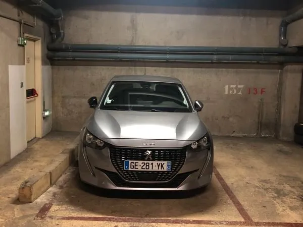 Parking 50/mois - 9 av du général Pierre Billotte dans le garage souterrain d'une résidence - quarti