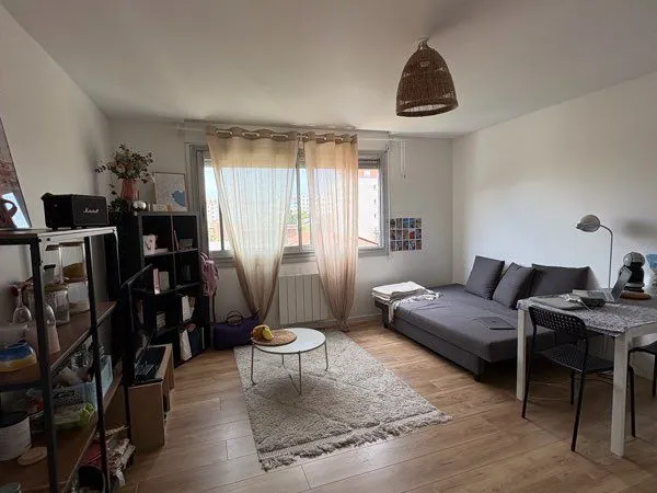 Rare Lyon 7 - T2 meublé au calme, lumineux, emplacement top