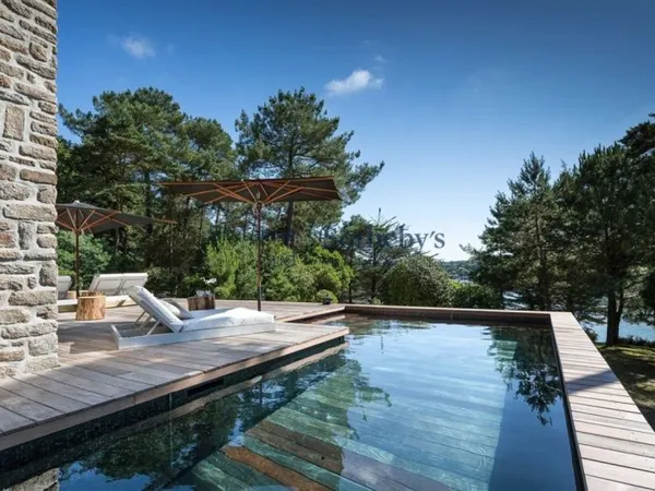 FINISTERE SUD, VILLA D'EXCEPTION A LOUER, LES PIEDS DANS L'EAU.