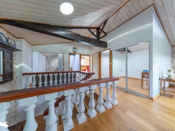 Maison 7 pièces 236 m²