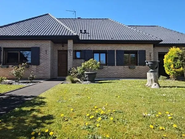 PROPRIETE DE PRESTIGE - VILLERS-BOCAGE - 220M2 - PISCINE - JACUZZI - 5 CHAMBRES