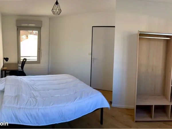 Chambre meublée dans maison en colocation