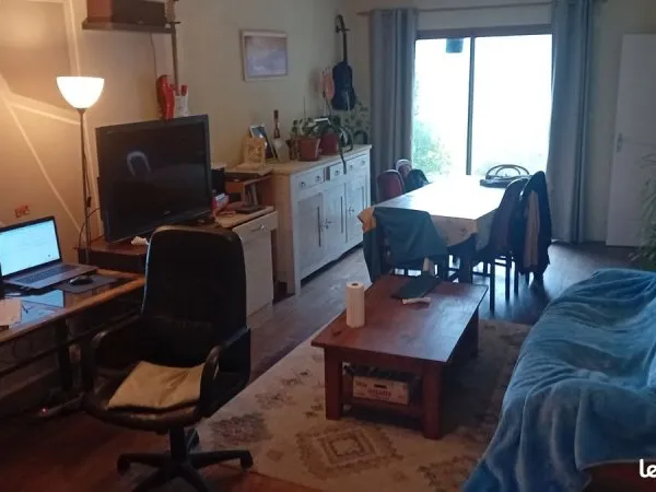 Chambre meublée en colocation - maison calme - 350