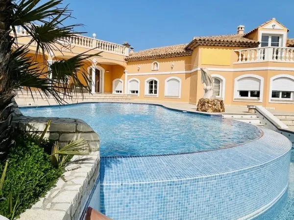 Maison 20 pièces 630 m²