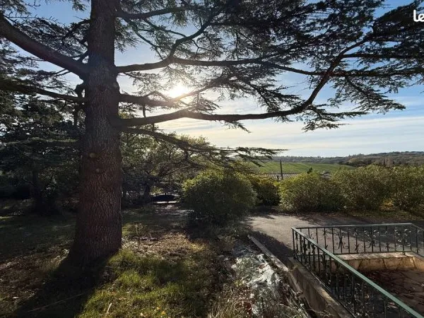 🏡 Villa 250m2 intégralement rénovée • DPE A • Vue panoramique • Terrain 2071m² 🏡