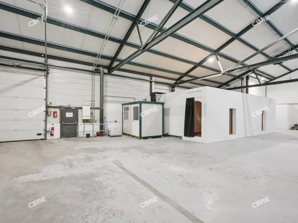 Local d'activité 714 m²