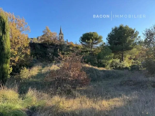 Terrain constructible, proche village, vue sur la plaine
